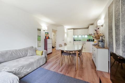 2 bedroom flat for sale, Deals Gateway, London SE13