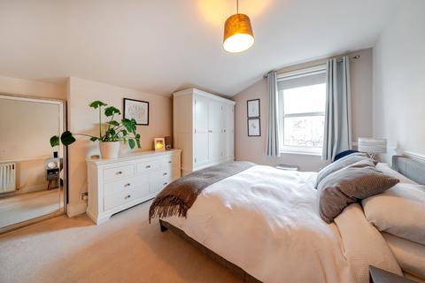 2 bedroom flat for sale, Kingscourt Road, Streatham, London, SW16