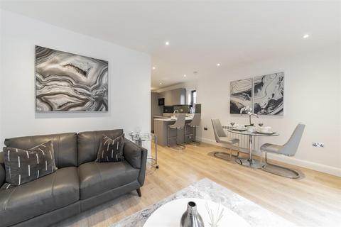 undefined, Gunnersbury Avenue, Ealing, W5