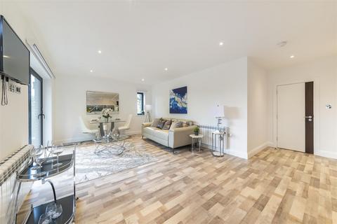 undefined, Gunnersbury Avenue, Ealing, W5