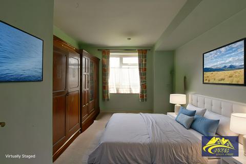 2 bedroom flat for sale, Stort Tower, Great Plumtree, Harlow