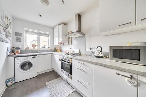 3 bedroom end of terrace house for sale, Brookwood Farm Drive,  Woking,  GU21