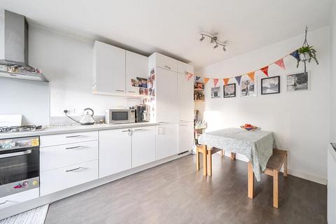 3 bedroom end of terrace house for sale, Brookwood Farm Drive,  Woking,  GU21