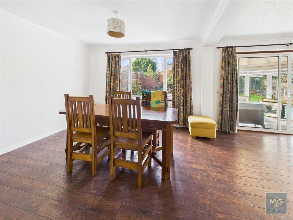 Sitting /Dining Room
