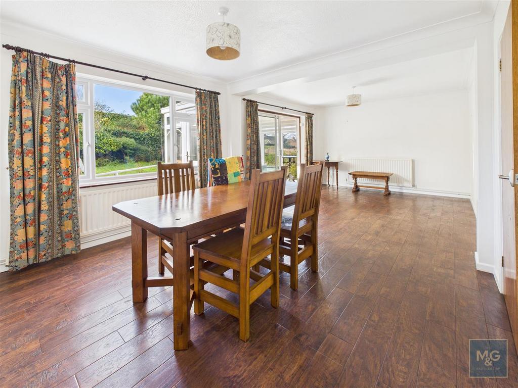 Sitting /Dining Room