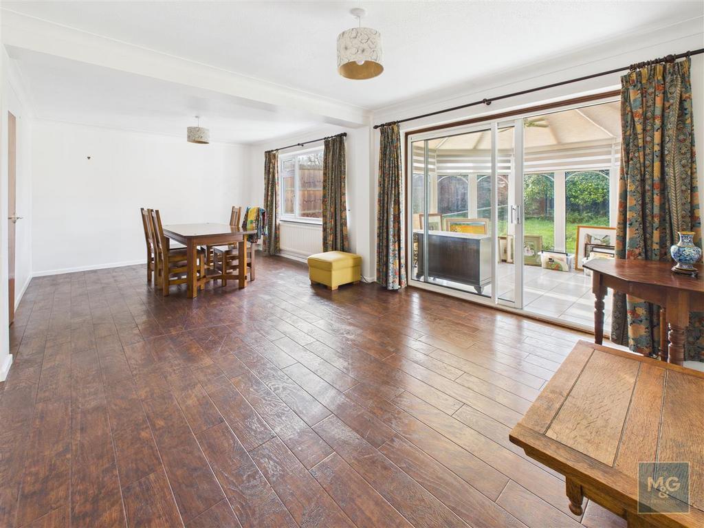 Sitting /Dining Room
