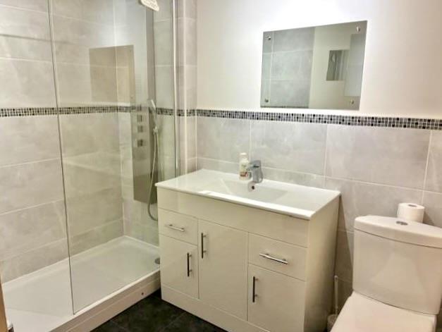 Ensuite bathroom. - Burntisland Road, Kinghorn