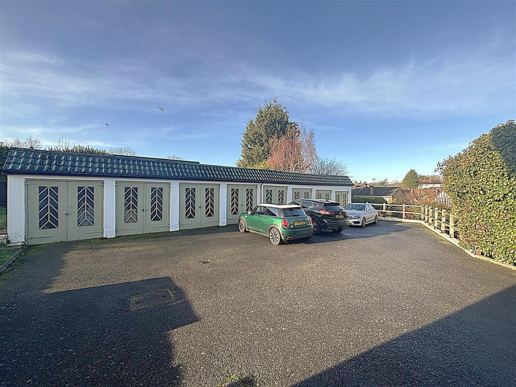 Garage en bloc and parking