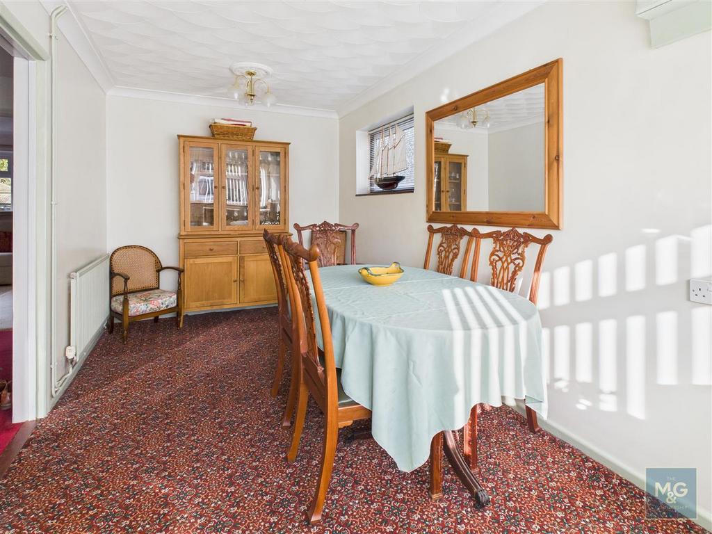 Dining Room/Bed 4