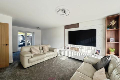 3 bedroom semi-detached house for sale, Mansion Court Gardens, Doncaster DN8