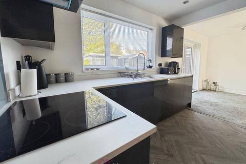 3 bedroom semi-detached house for sale, Mansion Court Gardens, Doncaster DN8