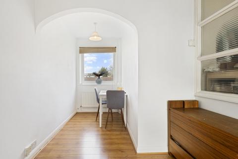 2 bedroom maisonette for sale, Fairford Court, Sutton SM2