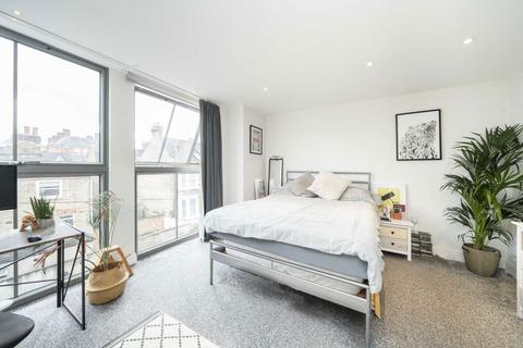 2 bedroom flat to rent, Ostade Road, London SW2