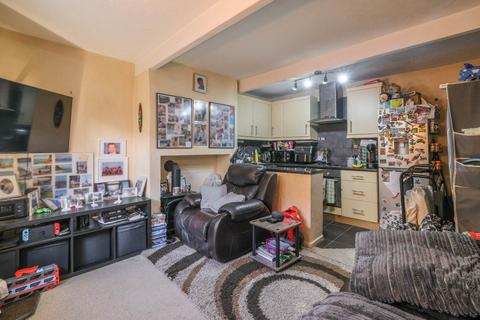 1 bedroom terraced house for sale, Armitage Road, Huddersfield HD4