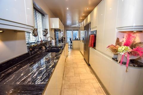 5 bedroom detached house for sale, Sunnirise, South Shields