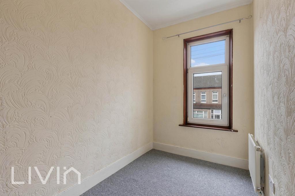 65 Langdale Road, CR7 - 11