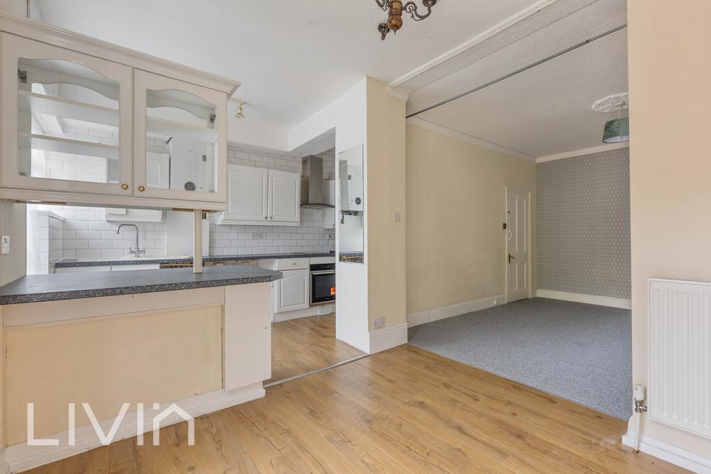 65 Langdale Road, CR7 - 5