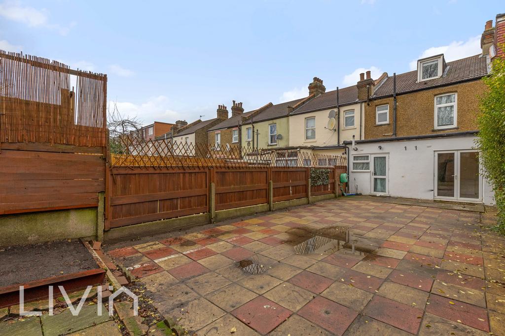65 Langdale Road, CR7 - 8