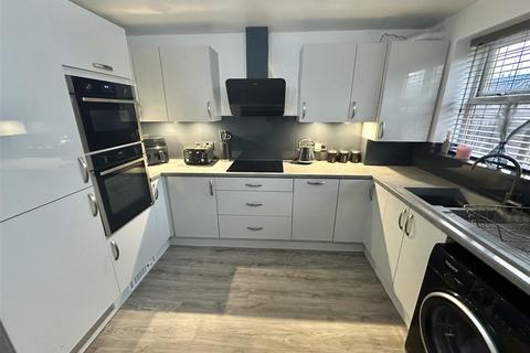2 bedroom mews for sale, Wellhouse Court Mews, Mirfield