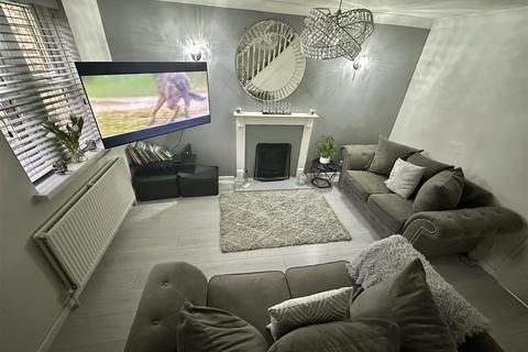 2 bedroom mews for sale, Wellhouse Court Mews, Mirfield