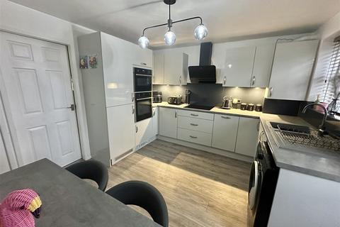 2 bedroom mews for sale, Wellhouse Court Mews, Mirfield