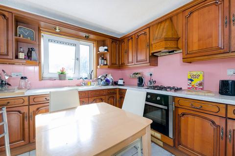 3 bedroom maisonette for sale, London E3