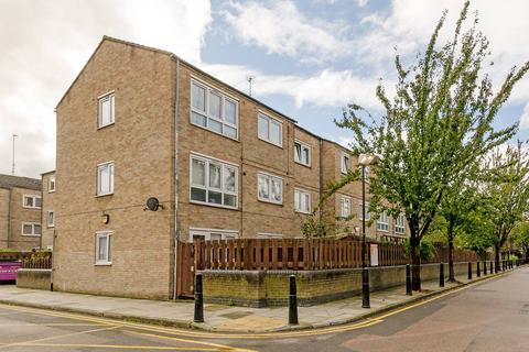3 bedroom maisonette for sale, London E3