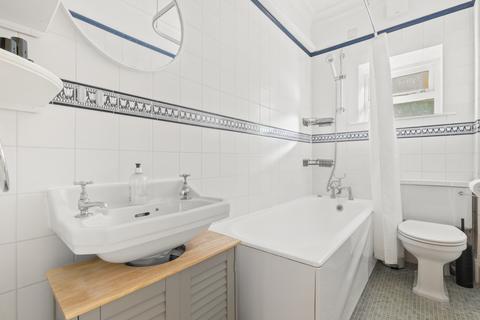 2 bedroom apartment for sale, Louisville Road, SW17