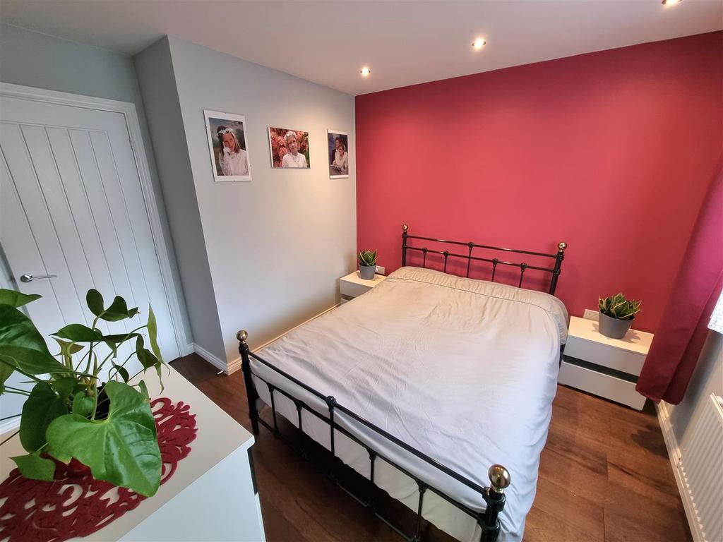 Bed 1.2.jpg