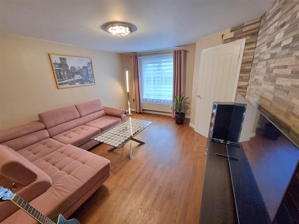 Sitting room 1.jpg