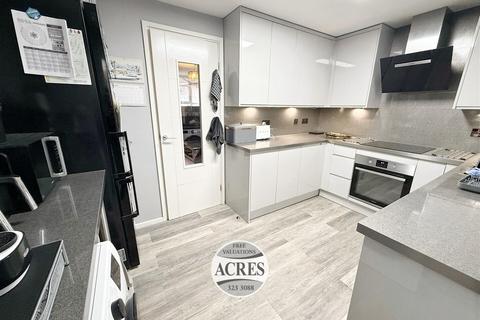 2 bedroom semi-detached house for sale, Gunstock Close, Streetly, Sutton Coldfield