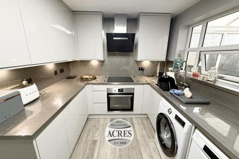 2 bedroom semi-detached house for sale, Gunstock Close, Streetly, Sutton Coldfield