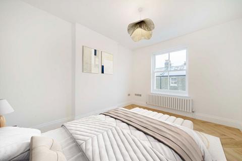 3 bedroom detached house to rent, St. Peters Grove, London W6