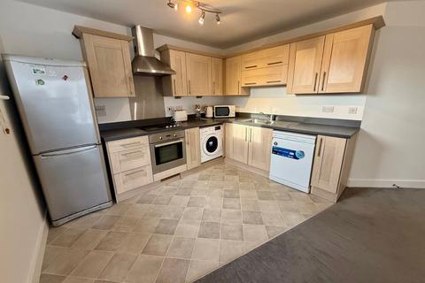 2 bedroom flat to rent, High Street, Hampshire SO14
