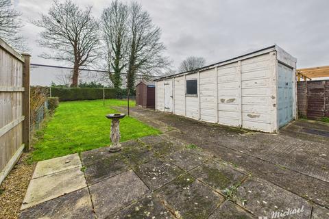 3 bedroom semi-detached house for sale, Stirling Avenue, Aylesbury