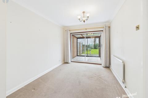 3 bedroom semi-detached house for sale, Stirling Avenue, Aylesbury