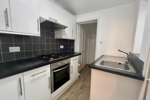 2 bedroom terraced house to rent, Rosslyn Street, Clifton