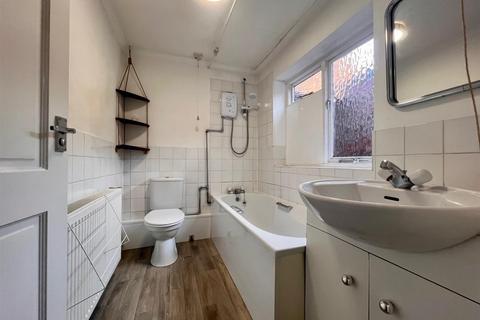 2 bedroom terraced house to rent, Rosslyn Street, Clifton