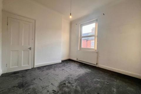 2 bedroom terraced house to rent, Rosslyn Street, Clifton