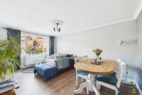2 bedroom maisonette for sale, Ranworth Close, Erith, Kent, DA8