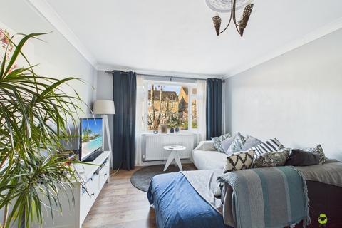 2 bedroom maisonette for sale, Ranworth Close, Erith, Kent, DA8