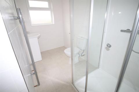 1 bedroom in a house share to rent, Kenton Lane, London