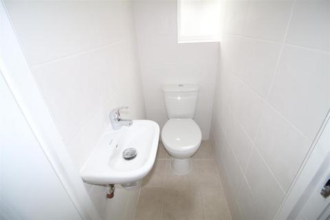 1 bedroom in a house share to rent, Kenton Lane, London