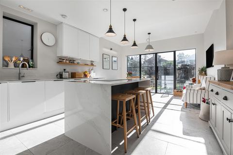 undefined, Wyndham Road, Kingston Upon Thames KT2