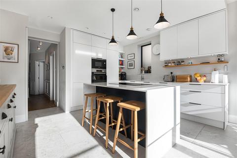 undefined, Wyndham Road, Kingston Upon Thames KT2