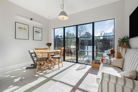 undefined, Wyndham Road, Kingston Upon Thames KT2
