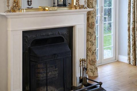 4 bedroom detached house for sale, St. Margarets Street, Rochester