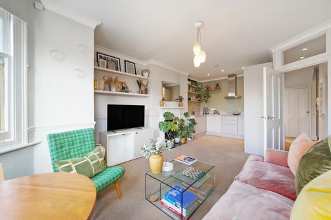 2 bedroom flat for sale, Winchester Avenue, London, NW6