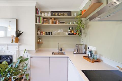 2 bedroom flat for sale, Winchester Avenue, London, NW6