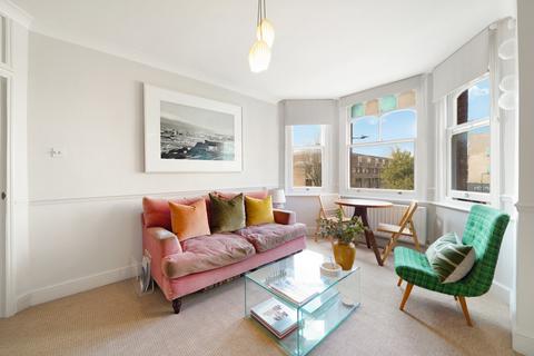 2 bedroom flat for sale, Winchester Avenue, London, NW6